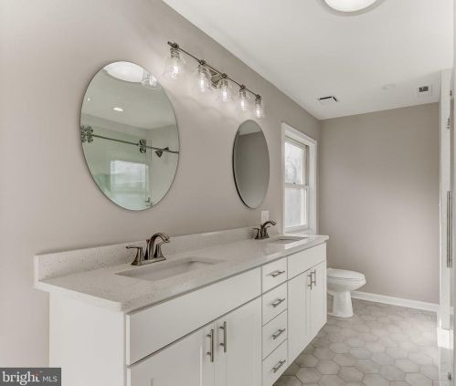 6125 Wooded Run Dr, Columbia MD 21044-3800 exterior