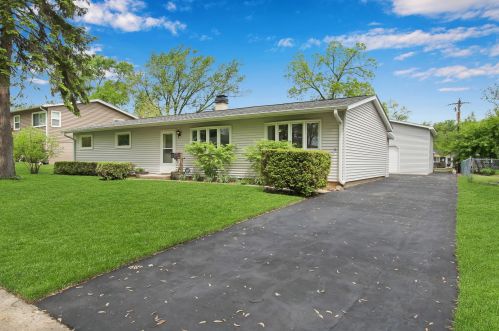 18448 Woodland Ter, Gurnee, IL 60031-1535