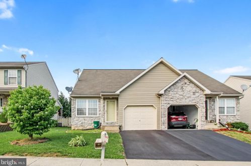 105 Pennshire Dr, Lancaster, PA 17603-8833