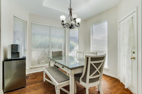 1525 Bastrop Dr, Carrollton TX 75010-6423 exterior