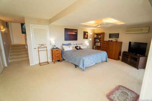 1072 Kaumoku St, Honolulu HI  96825-1306 exterior