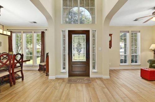 7036 Auckland Dr, Austin TX  78749-4167 exterior