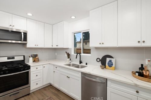 11609 Atkinson Ave, Hawthorne CA  90250-1827 exterior