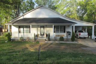1391 Market St, Bolivar, TN 38008-1726