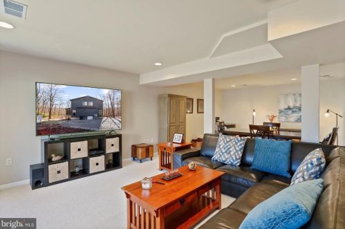 166 Nemacolin Trl, Hedgesville WV  25427-4272 exterior
