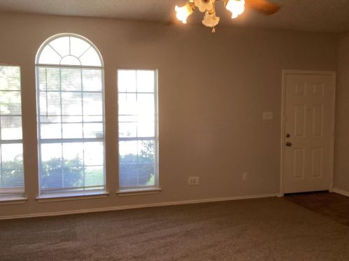 7712 Liz Ln, Fort Worth TX  76148-2421 exterior