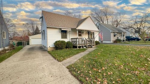 1057 Leith Ave, Waukegan, IL 60085-2521