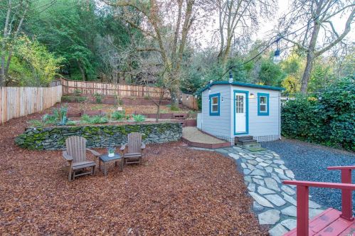 2060 Redwood Dr, Healdsburg, CA 95448-4531