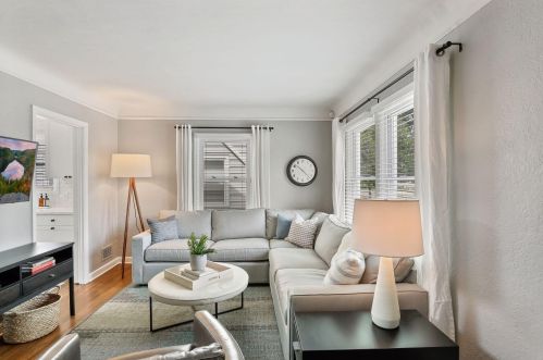 2106 Highland Pkwy, Saint Paul, MN 55116-1311