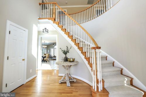 7741 Royal Sydney Dr, Gainesville, VA 20155-2868