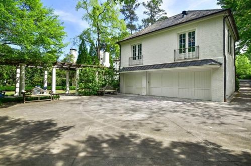 62 Brookhaven Dr, Atlanta GA  30319-1143 exterior