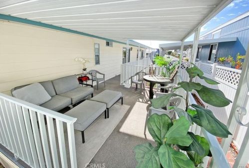 20701 Beach Blvd, Huntington Beach CA  92648-4908 exterior