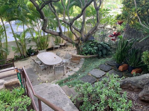 999 Wilder Ave, Honolulu HI  96822-2683 exterior