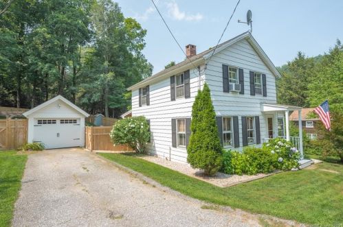 37 Cherry St, Sandy Hook, CT 06482-1133