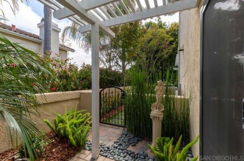 7152 Caminito Zabala, San Diego, CA 92122-5101