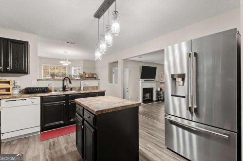 2875 Chilhowee Dr, Atlanta GA  30331-9446 exterior