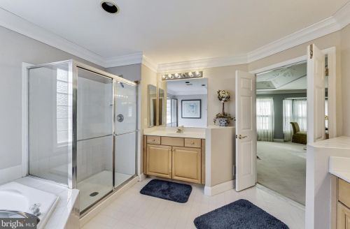 6420 Lake Meadow Dr, Springfield VA  22015-3927 exterior