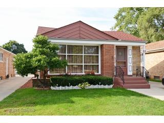 5045 Devon Ave, Chicago IL  60646-3701 exterior