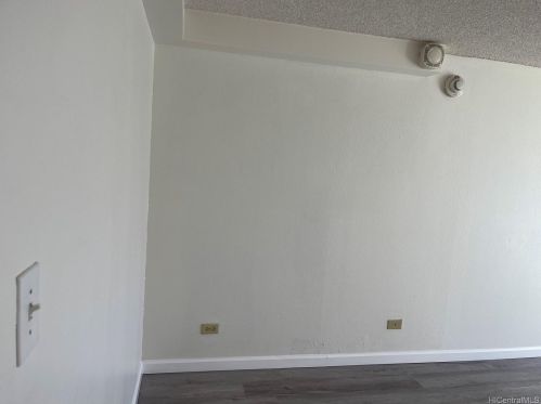 445 Seaside Ave, Honolulu HI  96815-2640 exterior