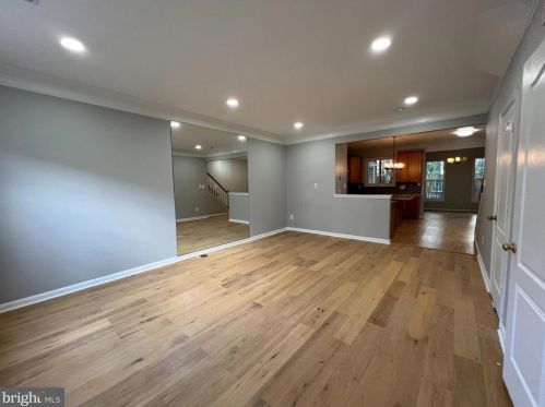 13093 Park Crescent Cir, Herndon VA  20171-2816 exterior