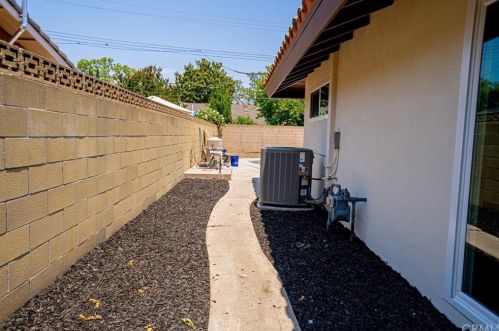 1237 Eisner Pl, Anaheim CA  92801-4704 exterior