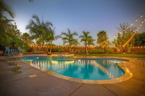 1432 Eastmore Pl, Oceanside, CA 92056-6674