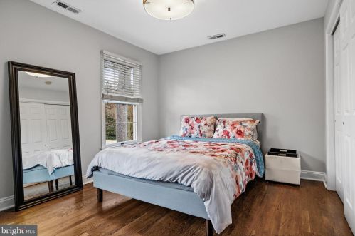 3 Kings Ln, Tavistock NJ 08033-1230 exterior