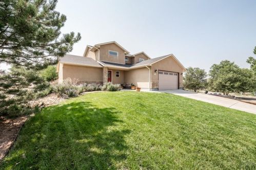 180 Legend Dr, Pueblo, CO 81007-1715
