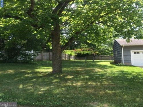 47 Stamford Rd, Trenton, NJ 08619-1447