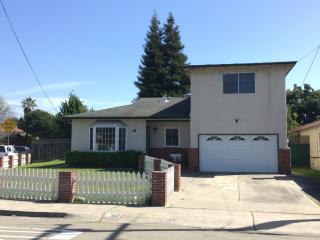302 Shirley Ave, Hayward, CA 94541-3634