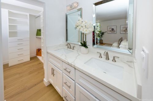 17084 Escalon Dr, Van Nuys CA  91436-3838 exterior