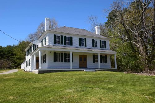 8 Old Coach Rd, Kingston, NH 03848-3440