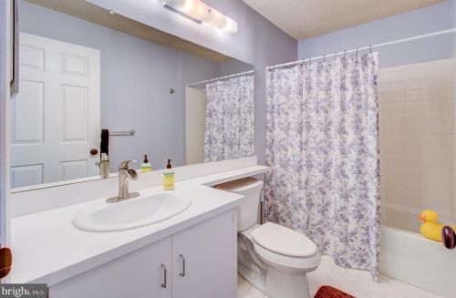 53 Voscek Ct, Trenton NJ 08648-2648 exterior