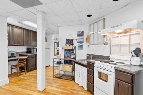 4226 Carmain Dr, Atlanta GA  30342-3504 exterior