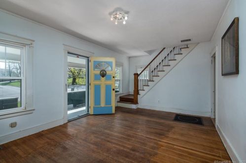 32 Bretton Rd, Middletown CT  06457-4112 exterior