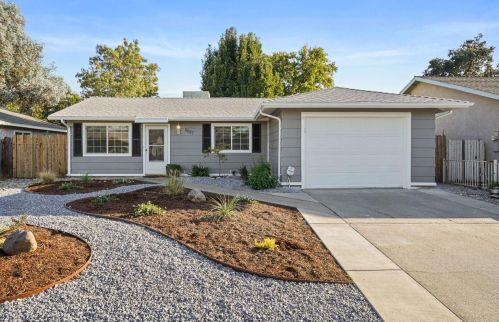8687 Kiwi Cir, Elk Grove, CA 95624-1534