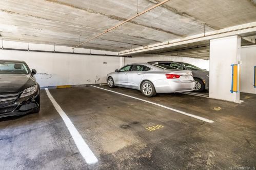 2465 Kuhio Ave, Honolulu HI  96815-4802 exterior