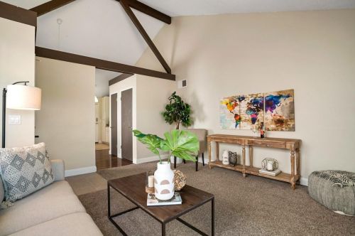 2105 8th St, Davis, CA 95618-2507
