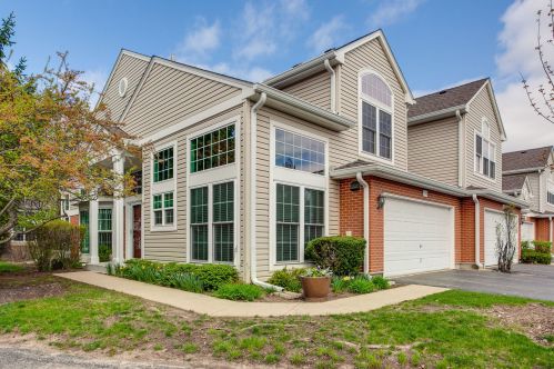752 Old Checker Rd, Buffalo Grove, IL 60089-1685
