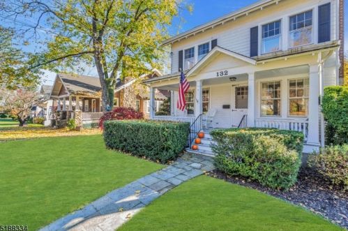 132 Center St, Clinton, NJ 08809-1318