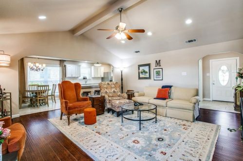 2239 Woodcreek, Carrollton TX 75006-1911 exterior