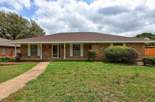 6105 Meredith Ln, Fort Worth, TX 76134-2510