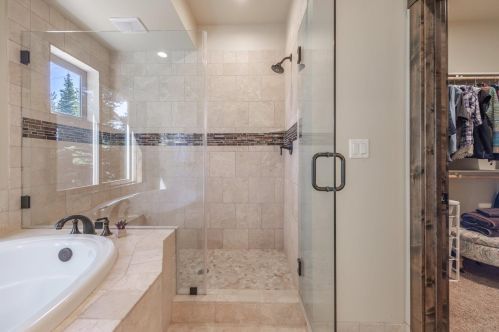 10955 Ski Slope Way, Truckee CA  96161-6613 exterior