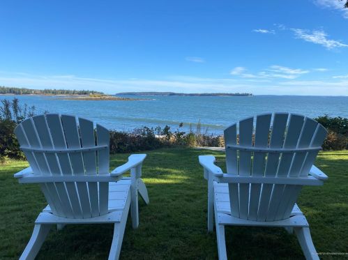 76 Bayview Ter, Owls Head, ME 04854-3624