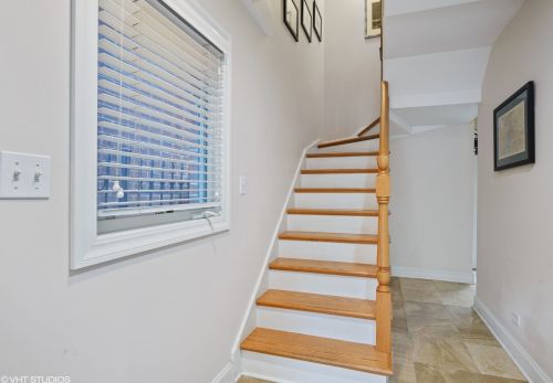 3056 Paulina St, Chicago, IL 60657-3068