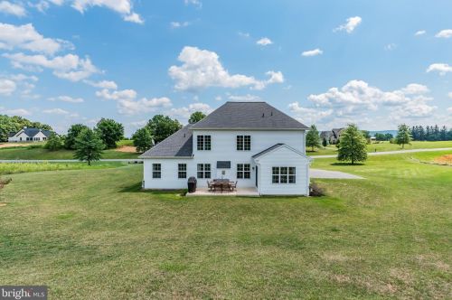 4 Peyton Dr, Carlisle PA  17015-8548 exterior