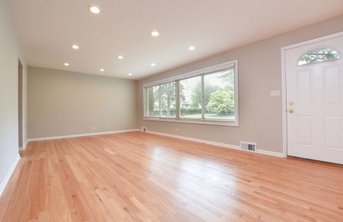 8104 Prospect St, Niles IL  60714-2727 exterior