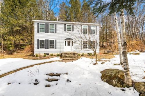 107 Sherwood Forest Rd, Weare, NH 03281-6027