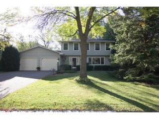 3203 Canterbury Cir, Saint Paul, MN 55125-2705