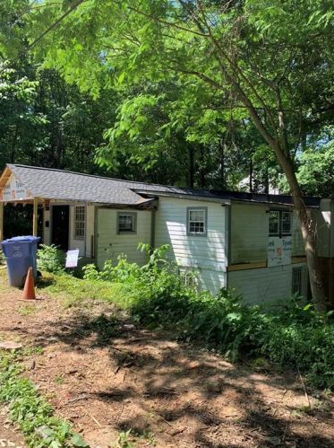 2535 Edwards Dr, Atlanta GA  30318-1164 exterior